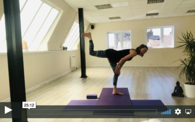 YOGA: Strong Flow: Glorious Glutes (25mins)