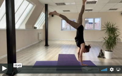 YOGA: Strong Flow: Handstands Play (25mins)