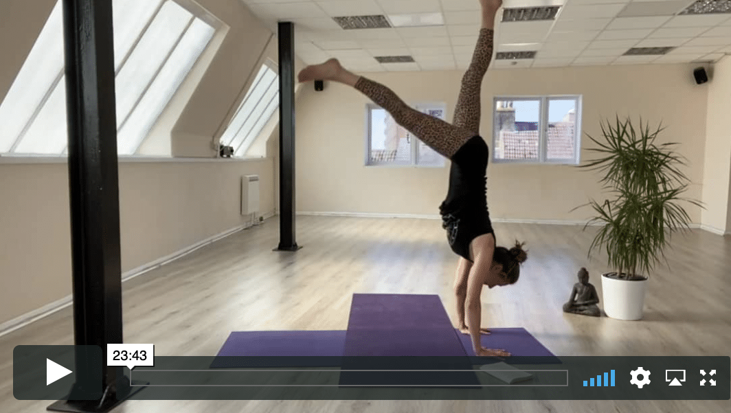 YOGA: Strong Flow: Handstands Play (25mins)